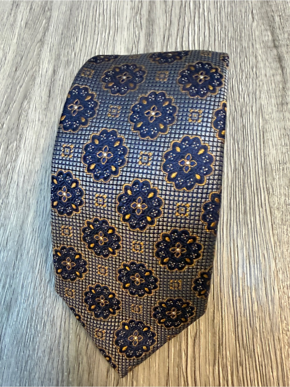 Jos A Bank Reserve Collection Men’s Tie Multicolor Floral Medallion Silk Foulard